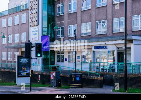 Weston Park Hospital vu de Witham Road. Le Weston Park Hospital est un établissement de santé spécialisé dans le traitement du cancer à Broomhill, Sheff Banque D'Images