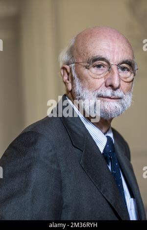 Le scientifique Thierry Boon pose pour le photographe lors d'une séance photo avant la cérémonie de remise des diplômes honorifiques de l'université VUB (Vrije Universiteit Brussel), le mercredi 17 novembre 2021 à Bruxelles. BELGA PHOTO HATIM KAGHAT Banque D'Images