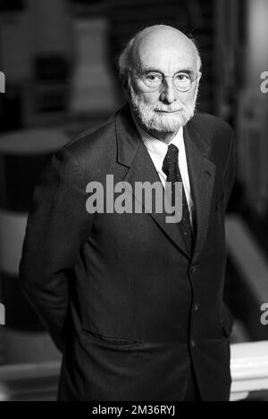 Le scientifique Thierry Boon pose pour le photographe lors d'une séance photo avant la cérémonie de remise des diplômes honorifiques de l'université VUB (Vrije Universiteit Brussel), le mercredi 17 novembre 2021 à Bruxelles. BELGA PHOTO HATIM KAGHAT Banque D'Images