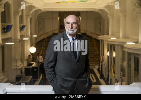 Le scientifique Thierry Boon pose pour le photographe lors d'une séance photo avant la cérémonie de remise des diplômes honorifiques de l'université VUB (Vrije Universiteit Brussel), le mercredi 17 novembre 2021 à Bruxelles. BELGA PHOTO HATIM KAGHAT Banque D'Images