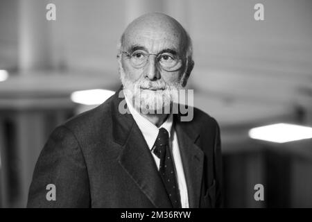 Le scientifique Thierry Boon pose pour le photographe lors d'une séance photo avant la cérémonie de remise des diplômes honorifiques de l'université VUB (Vrije Universiteit Brussel), le mercredi 17 novembre 2021 à Bruxelles. BELGA PHOTO HATIM KAGHAT Banque D'Images