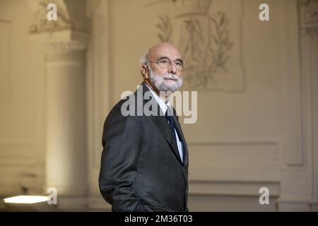 Le scientifique Thierry Boon pose pour le photographe lors d'une séance photo avant la cérémonie de remise des diplômes honorifiques de l'université VUB (Vrije Universiteit Brussel), le mercredi 17 novembre 2021 à Bruxelles. BELGA PHOTO HATIM KAGHAT Banque D'Images