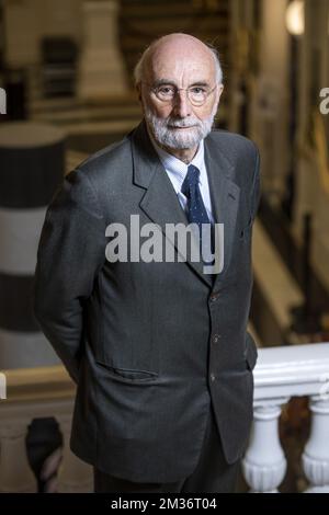 Le scientifique Thierry Boon pose pour le photographe lors d'une séance photo avant la cérémonie de remise des diplômes honorifiques de l'université VUB (Vrije Universiteit Brussel), le mercredi 17 novembre 2021 à Bruxelles. BELGA PHOTO HATIM KAGHAT Banque D'Images