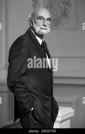 Le scientifique Thierry Boon pose pour le photographe lors d'une séance photo avant la cérémonie de remise des diplômes honorifiques de l'université VUB (Vrije Universiteit Brussel), le mercredi 17 novembre 2021 à Bruxelles. BELGA PHOTO HATIM KAGHAT Banque D'Images