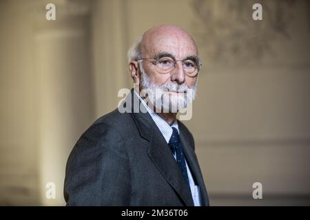 Le scientifique Thierry Boon pose pour le photographe lors d'une séance photo avant la cérémonie de remise des diplômes honorifiques de l'université VUB (Vrije Universiteit Brussel), le mercredi 17 novembre 2021 à Bruxelles. BELGA PHOTO HATIM KAGHAT Banque D'Images