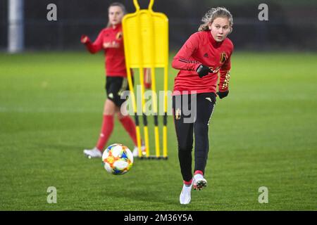 Jarne Teulings de Belgique photographiés en action lors d'une session de formation de l'équipe nationale féminine de football belge les flammes rouges, le lundi 22 novembre 2021 à Tubize. BELGA PHOTO LAURIE DIEFFEMBACQ Banque D'Images