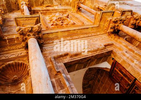 Détail de la porte baroque. Le monastère royal de San Millán de Yuso est situé dans la ville de San Millán de la Cogolla. Il fait partie de la monumentale Banque D'Images