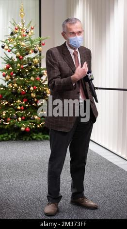 Le vice-premier ministre et ministre de la Santé publique et des Affaires sociales, Frank Vandenbroucke, répond aux questions après une conférence de presse sur la stratégie de test COVID-19 en Belgique, le mercredi 01 décembre 2021 à Bruxelles. BELGA PHOTO BENOIT DOPPAGNE Banque D'Images