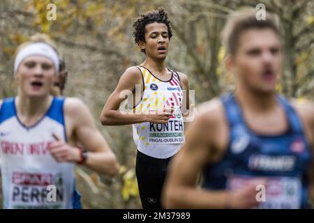 Belge Noah Konteh photographié en action pendant la course masculine U20 aux championnats d'Europe de course de cross-country, à Dublin, Irlande, dimanche 12 décembre 2021. BELGA PHOTO JASPER JACOBS Banque D'Images