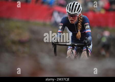 French Line Burquier photographiée en action lors de la course d'élite féminine à la coupe du monde du cyclocross à Namur, Belgique, dimanche 19 décembre 2021, dixième étape (sur 16) de la coupe du monde de la saison 2021-2022. BELGA PHOTO DAVID STOCKMAN Banque D'Images