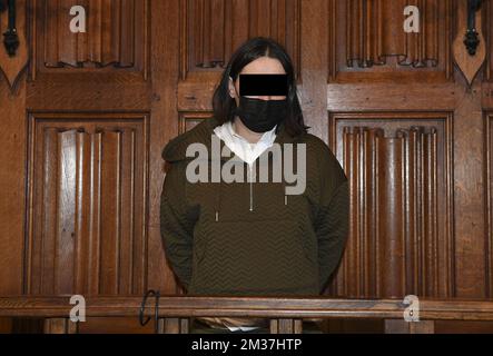 L'accusé Diana Hanze (29) photographié lors de la session de constitution du jury pour son procès assiégé devant le tribunal d'Assise de la province de Liège, mercredi 05 janvier 2022 à Liège. L'affaire concerne des événements qui ont eu lieu sur 5 avril 2017 à Verviers. Mohamed El Atmani, un homme de 40 ans sans documentation, est tombé d'une fenêtre du deuxième étage d'un immeuble de la rue des Raines à Verviers. Selon les éléments de l'enquête, El Atmani aurait été poussé avant de tomber de la fenêtre. BELGA PHOTO JOHN THYS Banque D'Images