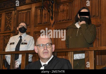 L'accusé Diana Hanze (29) photographié lors de la session de constitution du jury pour son procès assiégé devant le tribunal d'Assise de la province de Liège, mercredi 05 janvier 2022 à Liège. L'affaire concerne des événements qui ont eu lieu sur 5 avril 2017 à Verviers. Mohamed El Atmani, un homme de 40 ans sans documentation, est tombé d'une fenêtre du deuxième étage d'un immeuble de la rue des Raines à Verviers. Selon les éléments de l'enquête, El Atmani aurait été poussé avant de tomber de la fenêtre. BELGA PHOTO JOHN THYS Banque D'Images
