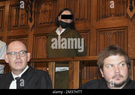 L'accusé Diana Hanze (29) photographié lors de la session de constitution du jury pour son procès assiégé devant le tribunal d'Assise de la province de Liège, mercredi 05 janvier 2022 à Liège. L'affaire concerne des événements qui ont eu lieu sur 5 avril 2017 à Verviers. Mohamed El Atmani, un homme de 40 ans sans documentation, est tombé d'une fenêtre du deuxième étage d'un immeuble de la rue des Raines à Verviers. Selon les éléments de l'enquête, El Atmani aurait été poussé avant de tomber de la fenêtre. BELGA PHOTO JOHN THYS Banque D'Images