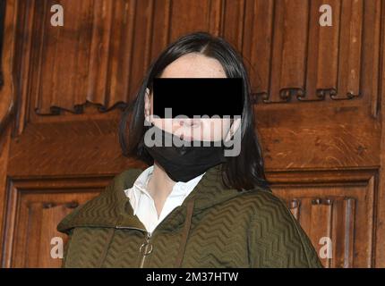 L'accusé Diana Hanze (29) photographié lors de la session de constitution du jury pour son procès assiégé devant le tribunal d'Assise de la province de Liège, mercredi 05 janvier 2022 à Liège. L'affaire concerne des événements qui ont eu lieu sur 5 avril 2017 à Verviers. Mohamed El Atmani, un homme de 40 ans sans documentation, est tombé d'une fenêtre du deuxième étage d'un immeuble de la rue des Raines à Verviers. Selon les éléments de l'enquête, El Atmani aurait été poussé avant de tomber de la fenêtre. BELGA PHOTO JOHN THYS Banque D'Images