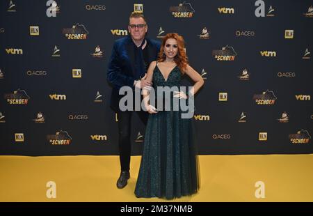 Le DJ Pat Krimson et la chanteuse Loredana de Amicis photographiés sur le tapis rouge à l'arrivée de l'édition 68th de la cérémonie de remise des prix « Golden Shoe », le mercredi 12 janvier 2022, à Puurs. La Golden Shoe (Gouden Schoen / Soulier d'Or) est un prix pour le meilleur joueur de football du championnat belge Jupiler Pro League pendant l'année 2019. BELGA PHOTO DIRK WAEM Banque D'Images