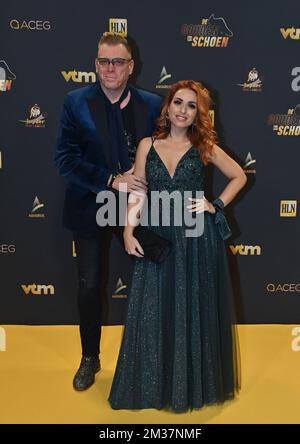 Le DJ Pat Krimson et la chanteuse Loredana de Amicis photographiés sur le tapis rouge à l'arrivée de l'édition 68th de la cérémonie de remise des prix « Golden Shoe », le mercredi 12 janvier 2022, à Puurs. La Golden Shoe (Gouden Schoen / Soulier d'Or) est un prix pour le meilleur joueur de football du championnat belge Jupiler Pro League pendant l'année 2019. BELGA PHOTO DIRK WAEM Banque D'Images