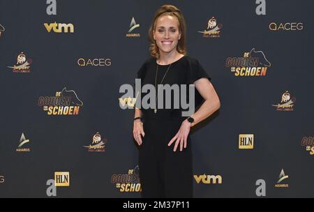 Flammes rouges Janice Cayman photographiée sur le tapis rouge à l'arrivée de l'édition 68th de la cérémonie de remise des prix « Golden Shoe », mercredi 12 janvier 2022, à Puurs. La Golden Shoe (Gouden Schoen / Soulier d'Or) est un prix pour le meilleur joueur de football du championnat belge Jupiler Pro League pendant l'année 2019. BELGA PHOTO DIRK WAEM Banque D'Images