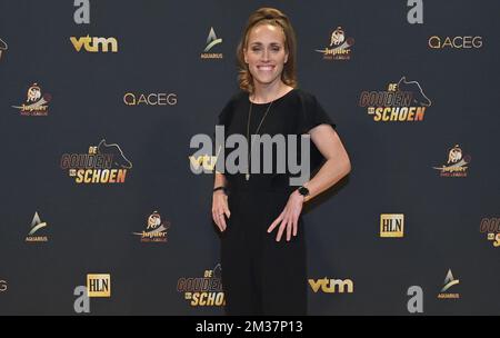 Flammes rouges Janice Cayman photographiée sur le tapis rouge à l'arrivée de l'édition 68th de la cérémonie de remise des prix « Golden Shoe », mercredi 12 janvier 2022, à Puurs. La Golden Shoe (Gouden Schoen / Soulier d'Or) est un prix pour le meilleur joueur de football du championnat belge Jupiler Pro League pendant l'année 2019. BELGA PHOTO DIRK WAEM Banque D'Images