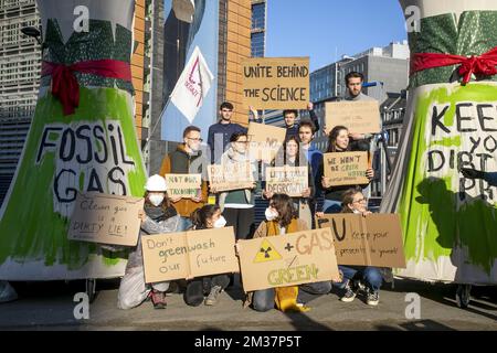 L'illustration montre une action de protestation de l'organisation "Fridays for future" de sensibilisation au climat, jeudi 13 janvier 2022 à Bruxelles. BELGA PHOTO HATIM KAGHAT Banque D'Images