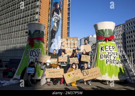 L'illustration montre une action de protestation de l'organisation "Fridays for future" de sensibilisation au climat, jeudi 13 janvier 2022 à Bruxelles. BELGA PHOTO HATIM KAGHAT Banque D'Images