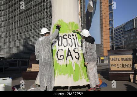 L'illustration montre une action de protestation de l'organisation "Fridays for future" de sensibilisation au climat, jeudi 13 janvier 2022 à Bruxelles. BELGA PHOTO HATIM KAGHAT Banque D'Images