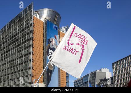 L'illustration montre une action de protestation de l'organisation "Fridays for future" de sensibilisation au climat, jeudi 13 janvier 2022 à Bruxelles. BELGA PHOTO HATIM KAGHAT Banque D'Images