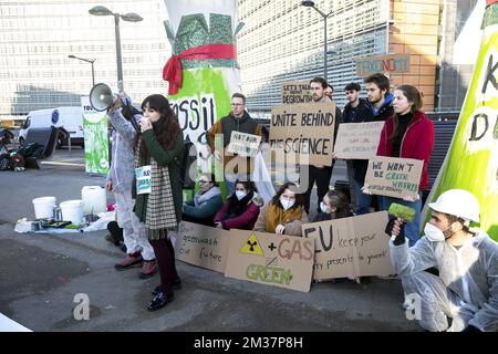 L'illustration montre une action de protestation de l'organisation "Fridays for future" de sensibilisation au climat, jeudi 13 janvier 2022 à Bruxelles. BELGA PHOTO HATIM KAGHAT Banque D'Images