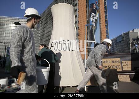 L'illustration montre une action de protestation de l'organisation "Fridays for future" de sensibilisation au climat, jeudi 13 janvier 2022 à Bruxelles. BELGA PHOTO HATIM KAGHAT Banque D'Images