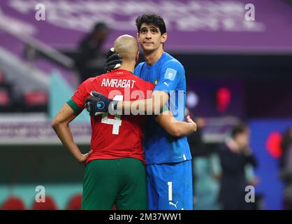 Al Khor, Qatar. 14th décembre 2022. Sofyan Amrarat, du Maroc, consolé par Yassine Bounou, du Maroc, lors du match de la coupe du monde de la FIFA 2022 au stade Al Bayt, Al Khor. Le crédit photo devrait se lire: David Klein/Sportimage crédit: Sportimage/Alay Live News Banque D'Images