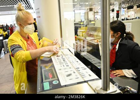 L'athlète belge Kim Meylemans photographié au départ des athlètes de Team Belgium aux Jeux Olympiques d'hiver de Beijing 2022, samedi 29 janvier 2022, à l'aéroport de Bruxelles à Zaventem. BELGA PHOTO LAURIE DIEFFEMBACQ Banque D'Images