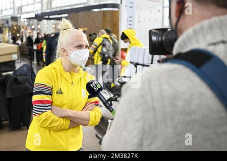 L'athlète belge Kim Meylemans photographié au départ des athlètes de Team Belgium aux Jeux Olympiques d'hiver de Beijing 2022, samedi 29 janvier 2022, à l'aéroport de Bruxelles à Zaventem. BELGA PHOTO LAURIE DIEFFEMBACQ Banque D'Images