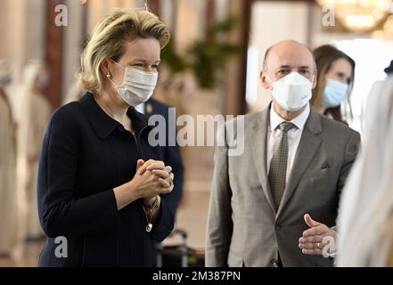 Reine Mathilde de Belgique photographiée lors de la cérémonie d'adieu à l'aéroport Al Maktoum d'Abu Dhabi, le dernier jour d'une visite officielle des Royals belges au Sultanat d'Oman et aux Émirats arabes Unis, dimanche 06 février 2022. BELGA PHOTO ERIC LALMAND Banque D'Images