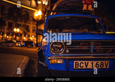 Classic Mini Clubman Estate tard dans la nuit en centre-ville Banque D'Images