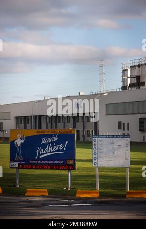 L'illustration montre l'usine de production AGC à Fleurus, mercredi 09 février 2022. Lors d'un comité d'entreprise extraordinaire, le groupe AGC a annoncé son intention de fermer son site de Fleurus à la fin de 2023. 187 travailleurs sont concernés, dont 145 travailleurs et 42 employés. BELGA PHOTO VIRGINIE LEFOUR Banque D'Images