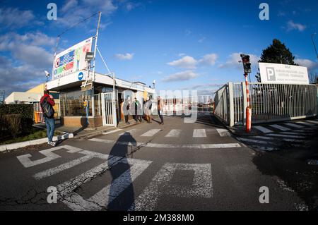 L'illustration montre l'usine de production AGC à Fleurus, mercredi 09 février 2022. Lors d'un comité d'entreprise extraordinaire, le groupe AGC a annoncé son intention de fermer son site de Fleurus à la fin de 2023. 187 travailleurs sont concernés, dont 145 travailleurs et 42 employés. BELGA PHOTO VIRGINIE LEFOUR Banque D'Images