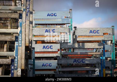 L'illustration montre l'usine de production AGC à Fleurus, mercredi 09 février 2022. Lors d'un comité d'entreprise extraordinaire, le groupe AGC a annoncé son intention de fermer son site de Fleurus à la fin de 2023. 187 travailleurs sont concernés, dont 145 travailleurs et 42 employés. BELGA PHOTO VIRGINIE LEFOUR Banque D'Images