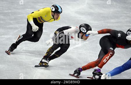 Stijn Desmet, patineuse belge à courte piste, photographiée en action lors des épreuves masculines Shorttrack 500m aux Jeux Olympiques d'hiver de Beijing 2022 à Beijing, en Chine, le vendredi 11 février 2022. Les Jeux olympiques d'hiver se tiendront du 4 au 20 février 2022. BELGA PHOTO LAURIE DIEFFEMBACQ Banque D'Images