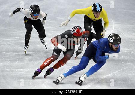 Stijn Desmet, patineuse belge à courte piste, photographiée en action lors des épreuves masculines Shorttrack 500m aux Jeux Olympiques d'hiver de Beijing 2022 à Beijing, en Chine, le vendredi 11 février 2022. Les Jeux olympiques d'hiver se tiendront du 4 au 20 février 2022. BELGA PHOTO LAURIE DIEFFEMBACQ Banque D'Images