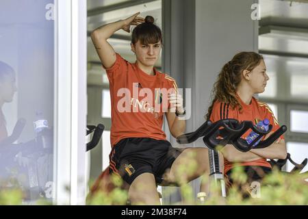 Zenia Mertens en Belgique et Jarne Teulings en Belgique photographiés lors d'un camp d'entraînement d'hiver de l'équipe nationale féminine de football belge The Red Flames, dimanche 20 février 2022 à San Pedro Del Pinatar, Espagne. Les Flames jouent à la coupe Pinatar (16-22/2) en préparation de l'EURO 2022 féminin de l'UEFA en juillet. BELGA PHOTO STIJN AUDOOREN Banque D'Images