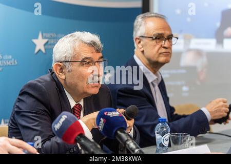 Zubeydir Aydar, président de Kongra-Gel (L), et Remzi Kartal, co-président de Kongra-Gel (R), photographiés lors d'une conférence de presse organisée par l'institut Kurd sur le cas de quatre présumés agents turcs poursuivis en Belgique pour participation à une organisation criminelle et activités d'un groupe terroriste, Qui prévoyait la tentative d'assassinat en Belgique de deux personnalités kurdes, Kartal et Aydar, mardi 01 mars 2022. BELGA PHOTO JONAS ROOSENS Banque D'Images