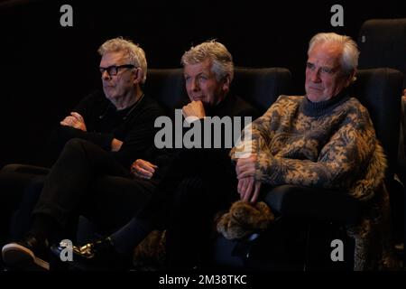 Le réalisateur néerlandais Alex van Warmerdam et son frère, le producteur Marc van Warmerdam et l'acteur Gene Bervoets photographiés lors de la cérémonie de remise du prix Lifetime Achievement aux réalisateurs Van Warmerdam, avant la première de leur film 'NR 10' au 'Festival du film Oostende' 14th, Festival du film à Ostende, mardi 08 mars 2022. BELGA PHOTO KURT DESPLENTER Banque D'Images