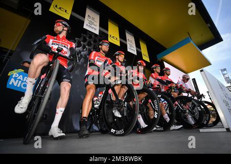 Lotto Soudal au début de la cinquième étape de l'édition 80th de la course cycliste Paris-Nice, de Saint-Just-Saint-Rambert à Saint-Sauveur-de-Montagut (188,8 km), en France, le jeudi 10 mars 2022. BELGA PHOTO DAVID STOCKMAN Banque D'Images