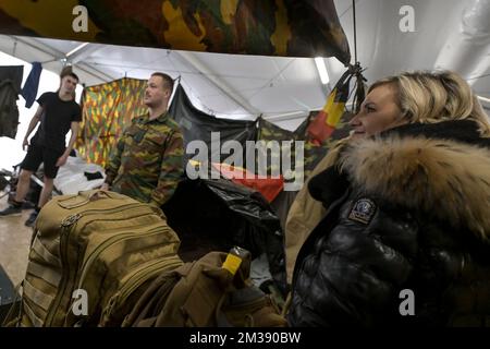 Le ministre de la Défense, Ludiviny Dedonder, photographié lors d'une visite du ministre belge de la Défense, Dedonder, au détachement de l'armée belge à Constanta, dans la mer Noire en Roumanie, le mardi 15 mars 2022. Le total des troupes belges est d'environ 160 et comprend les troupes terrestres, les personnes responsables du soutien logistique et des services médicaux. BELGA PHOTO DIRK WAEM Banque D'Images