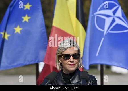 Le ministre de la Défense, Ludiviny Dedonder, photographié lors d'une visite du ministre belge de la Défense, Dedonder, au détachement de l'armée belge à Constanta, dans la mer Noire en Roumanie, le mardi 15 mars 2022. Le total des troupes belges est d'environ 160 et comprend les troupes terrestres, les personnes responsables du soutien logistique et des services médicaux. BELGA PHOTO DIRK WAEM Banque D'Images