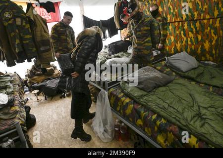 Le ministre de la Défense, Ludiviny Dedonder, photographié lors d'une visite du ministre belge de la Défense, Dedonder, au détachement de l'armée belge à Constanta, dans la mer Noire en Roumanie, le mardi 15 mars 2022. Le total des troupes belges est d'environ 160 et comprend les troupes terrestres, les personnes responsables du soutien logistique et des services médicaux. BELGA PHOTO DIRK WAEM Banque D'Images