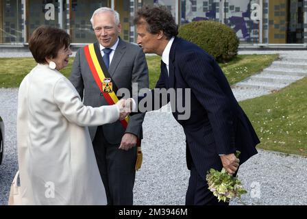 La première dame autrichienne Doris Schmigauer, le gouverneur de la province du Brabant wallon Gilles Mahieu et le PDG de la Chapelle de musique Bernard de Launoit photographiés lors d'une visite à la chapelle musicale de la Reine Elisabeth à Waterloo, dans le cadre de la visite d'État de trois jours du président autrichien et de sa femme en Belgique, le lundi 21 mars 2022. BELGA PHOTO BENOIT DOPPAGNE Banque D'Images