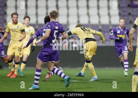 Le club Noa Lang marque un but lors d'un match de football entre Beerschot va et le Club Brugge, le vendredi 01 avril 2022 à Anvers, le 33 e jour de la première division du championnat belge de la « Jupiler Pro League » 2021-2022. BELGA PHOTO BRUNO FAHY Banque D'Images