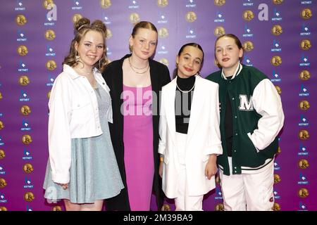 Actrices de Meisjes Jackie Gilles, Alycia Metdepenningen, Amira Elwaleed et Lore Heremans photographiées lors de la remise de prix 'Gala van de Gouden K', organisée par la chaîne de télévision flamande pour enfants Ketnet, dimanche 03 avril 2022 à Anvers. BELGA PHOTO HATIM KAGHAT Banque D'Images