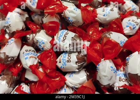 L'illustration montre les œufs de chocolat Kinder Shokobons, fabriqués par Ferrero, dimanche 03 avril 2022 à Bruxelles. BELGA PHOTO LAURIE DIEFFEMBACQ Banque D'Images