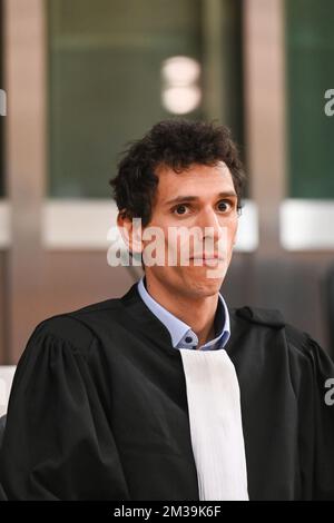 L'avocat Dimitri de Coster photographié pendant la constitution pour le procès assizes de Philippe Lemaire, devant le tribunal d'assises de la province de Luxembourg à Arlon, le mercredi 20 avril 2022. Lemaire est accusé du meurtre de Marie Rouffosse (58) dans son café appelé « au New Tacot » en juillet 2018. BELGA PHOTO JEAN-LUC FLEMAL Banque D'Images